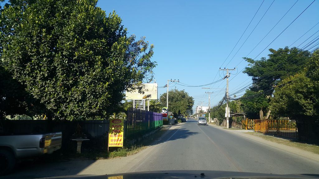 ภาพถนนตรงที่ เคเค ออโต้ เซอร์วิส ตั้งอยู่ ถ่ายโดย jrcarlsen พ.ศ. 2562 (2019) · A street-level view of where เคเค ออโต้ เซอร์วิส · Khekhe Auto Service stands, by jrcarlsen in 2562 (2019)