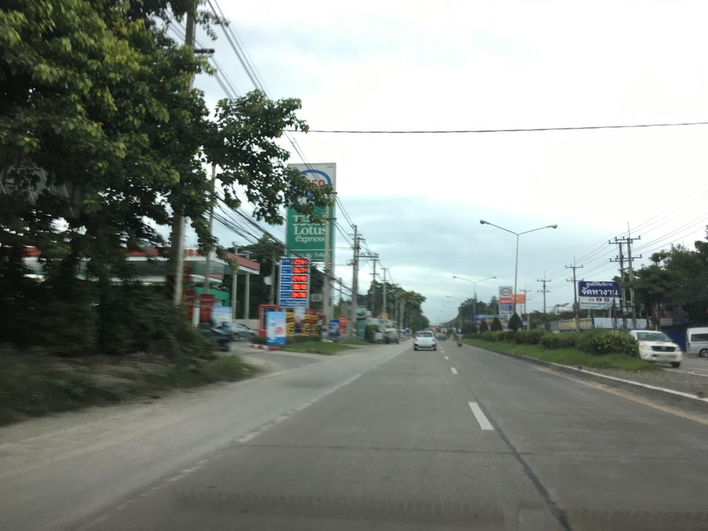 ภาพถนนตรงที่ แคมป์ลับ ตั้งอยู่ ถ่ายโดย wapriz พ.ศ. 2561 (2018) · A street-level view of where แคมป์ลับ · Camp Lap stands, by wapriz in 2561 (2018)