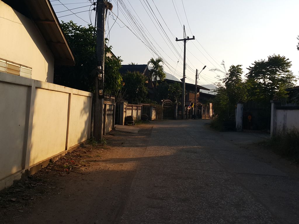 ภาพถนนตรงที่ หม่าล่าป่าตัน ตั้งอยู่ ถ่ายโดย jrcarlsen พ.ศ. 2558 (2015) · A street-level view of where หม่าล่าป่าตัน · Mala Pa Tan stands, by jrcarlsen in 2558 (2015)