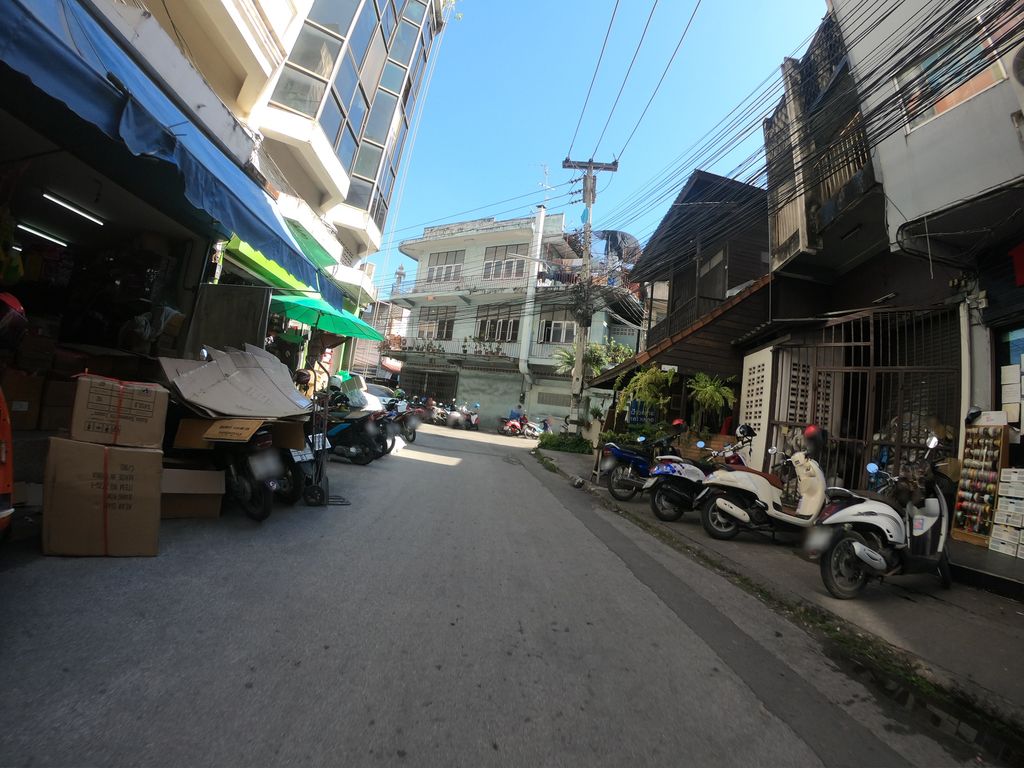 ภาพถนนตรงที่ Kul Shop ร้านกุล เชียงใหม่ ตั้งอยู่ ถ่ายโดย chanuwath_grab พ.ศ. 2562 (2019) · A street-level view of where Kul Shop ร้านกุล เชียงใหม่ stands, by chanuwath_grab in 2562 (2019)