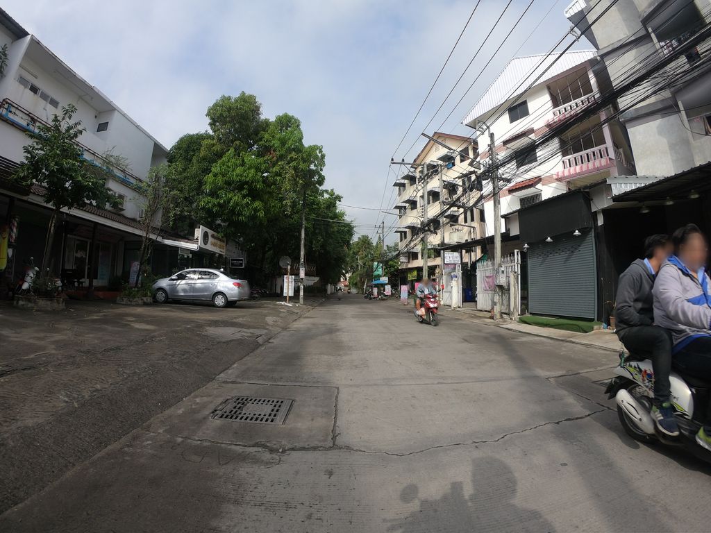 ภาพถนนตรงที่ A-GEN Clinic เอเจนคลินิก ตั้งอยู่ ถ่ายโดย chanuwath_grab พ.ศ. 2562 (2019) · A street-level view of where A-GEN Clinic เอเจนคลินิก stands, by chanuwath_grab in 2562 (2019)