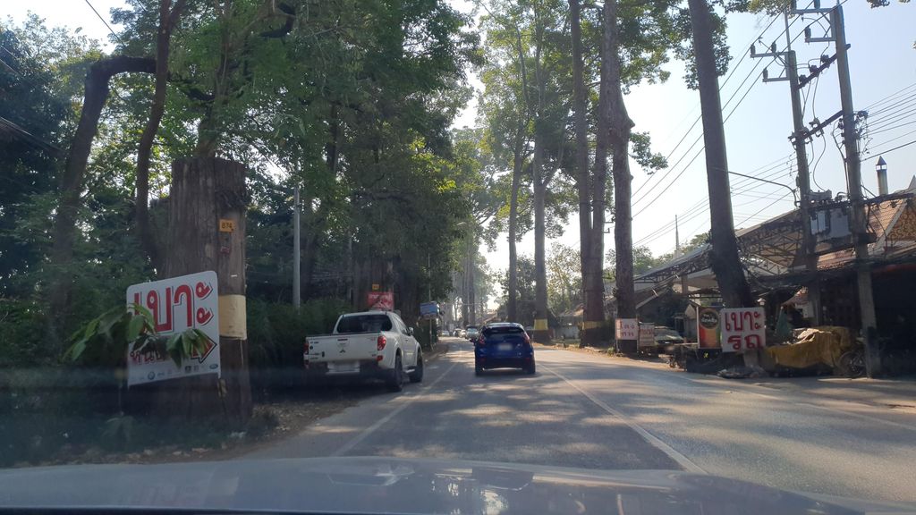 ภาพถนนตรงที่ ชาคุมะ สาขาถนนต้นยาง ตั้งอยู่ ถ่ายโดย jrcarlsen พ.ศ. 2566 (2023) · A street-level view of where ชาคุมะ สาขาถนนต้นยาง · Chakhuma Sakha Thanon Ton Yang stands, by jrcarlsen in 2566 (2023)