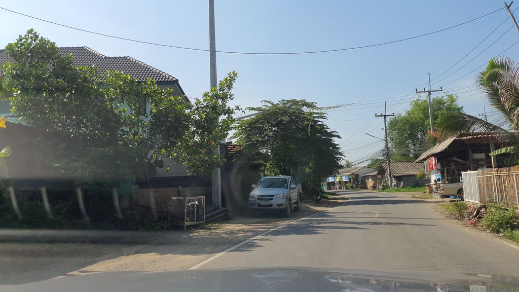 ภาพถนนตรงที่ สะหลำการสุรา168 ตั้งอยู่ ถ่ายโดย jrcarlsen พ.ศ. 2565 (2022) · A street-level view of where สะหลำการสุรา168 · Salamkansura168 stands, by jrcarlsen in 2565 (2022)