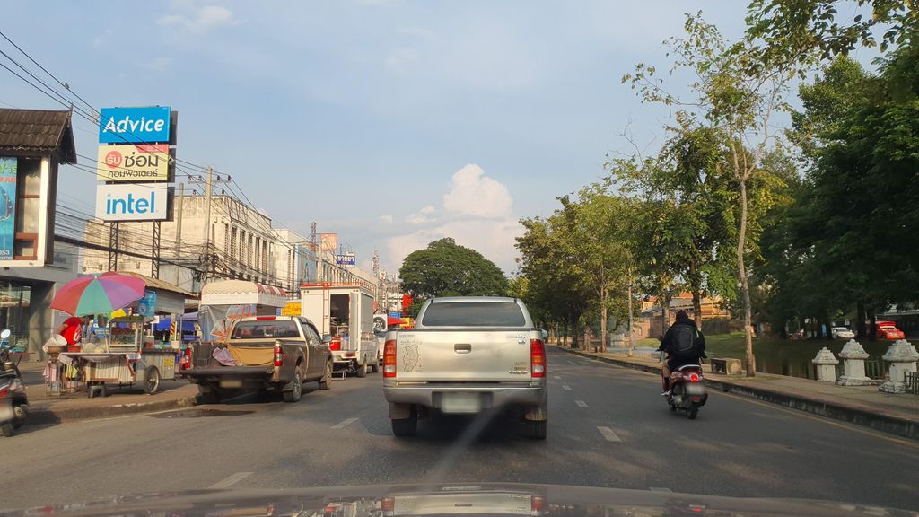 ภาพถนนตรงที่ Patr Music-ภัทร มิวสิค ตั้งอยู่ ถ่ายโดย jrcarlsen พ.ศ. 2564 (2021) · A street-level view of where Patr Music-ภัทร มิวสิค stands, by jrcarlsen in 2564 (2021)