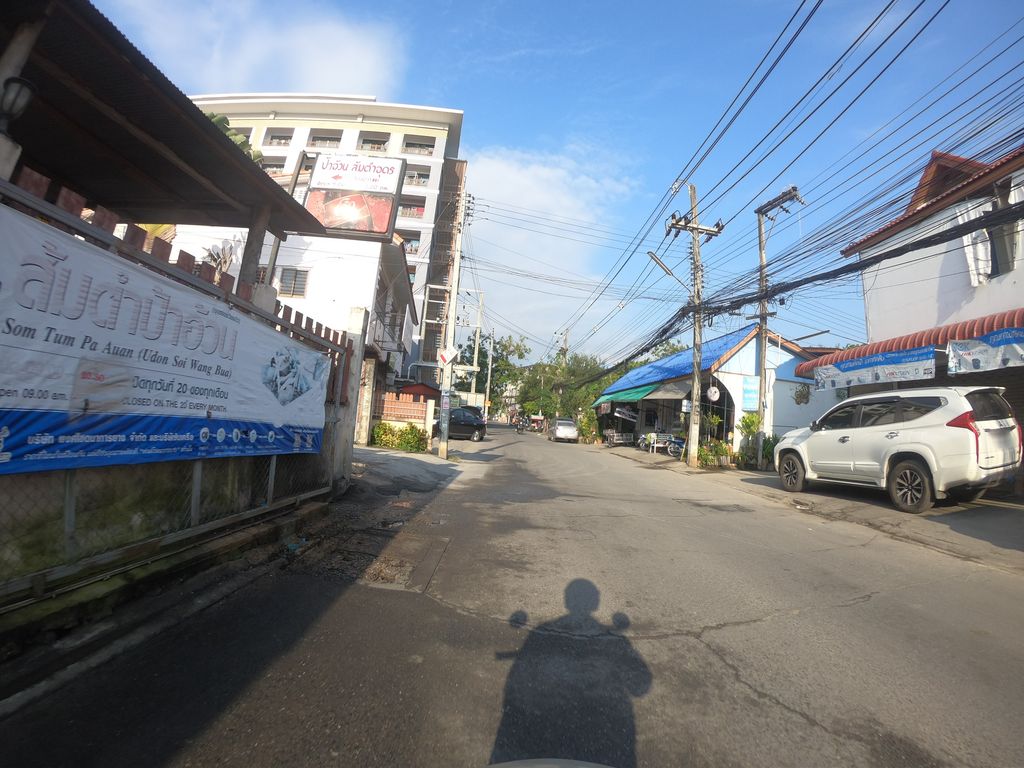 ภาพถนนตรงที่ ซีเอ็มนาว ตั้งอยู่ ถ่ายโดย chanuwath_grab พ.ศ. 2562 (2019) · A street-level view of where ซีเอ็มนาว · CM Nao stands, by chanuwath_grab in 2562 (2019)