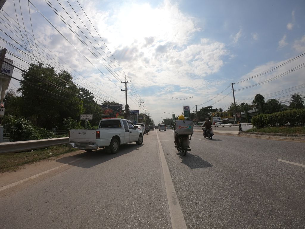 ภาพถนนตรงที่ Hyundai Chiang Mai ตั้งอยู่ ถ่ายโดย chanuwath_grab พ.ศ. 2562 (2019) · A street-level view of where Hyundai Chiang Mai stands, by chanuwath_grab in 2562 (2019)