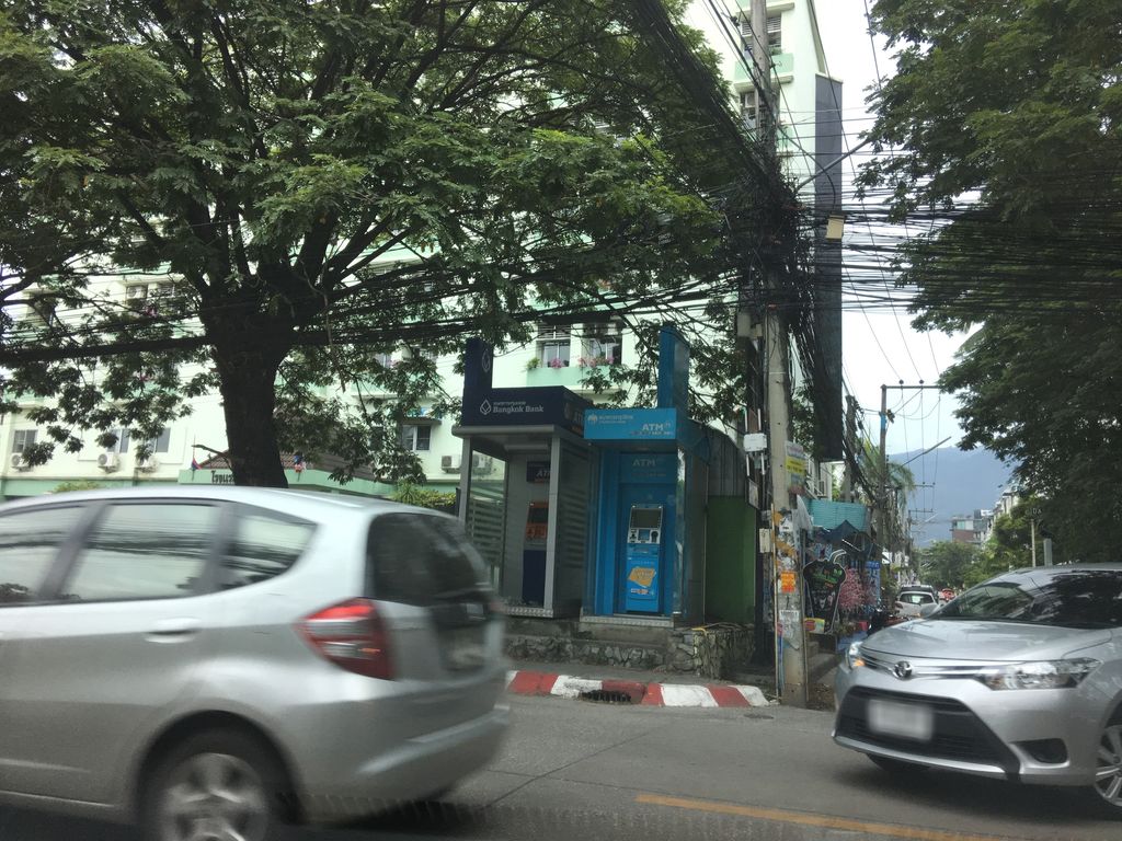 ภาพถนนตรงที่ คลินิกหมอศตวรรษ ตั้งอยู่ ถ่ายโดย wapriz พ.ศ. 2561 (2018) · A street-level view of where คลินิกหมอศตวรรษ · Mo Satuanrot Clinic stands, by wapriz in 2561 (2018)