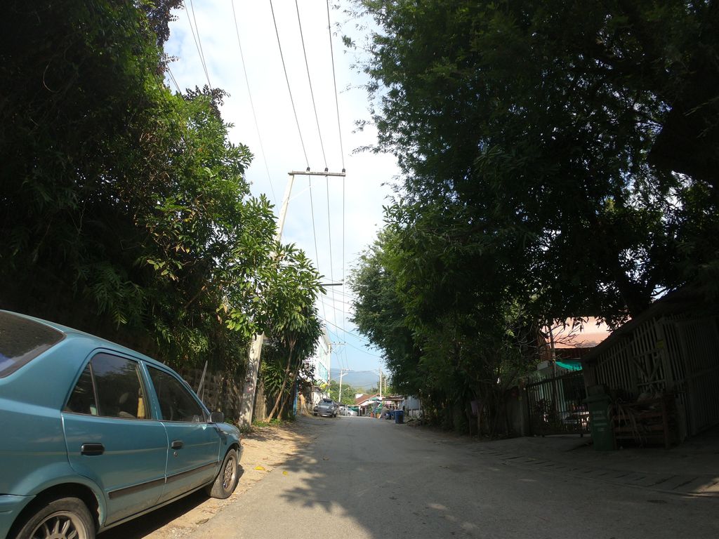 ภาพถนนตรงที่ อิสรินทร์แมนชั่น ตั้งอยู่ ถ่ายโดย chanuwath_grab พ.ศ. 2562 (2019) · A street-level view of where อิสรินทร์แมนชั่น · It Rin Mansion stands, by chanuwath_grab in 2562 (2019)