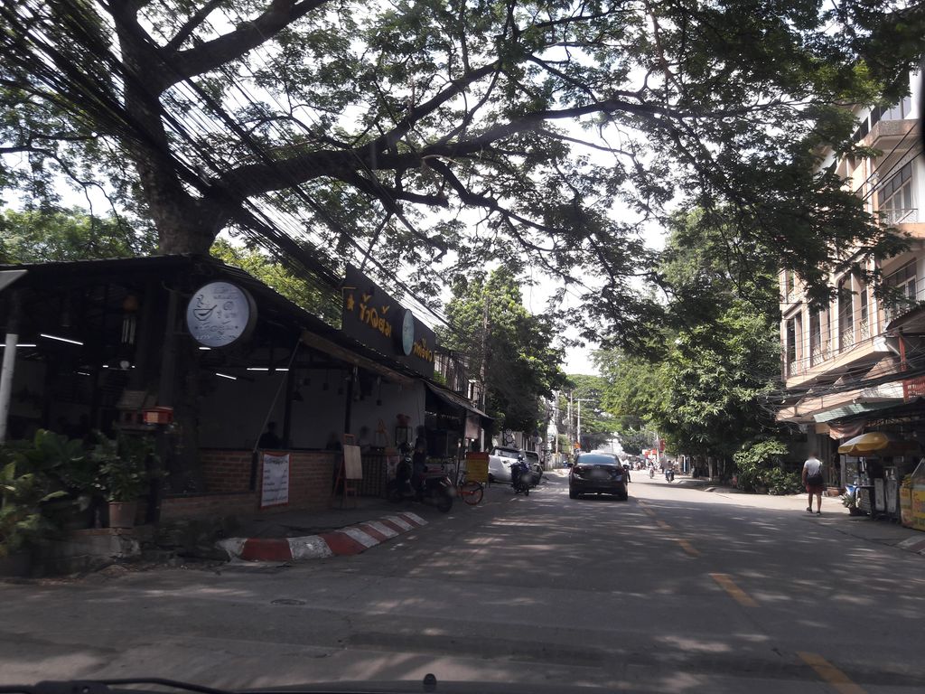 ภาพถนนตรงที่ Ruel.store&3ys.store ตั้งอยู่ ถ่ายโดย superbate พ.ศ. 2561 (2018) · A street-level view of where Ruel.store&3ys.store stands, by superbate in 2561 (2018)