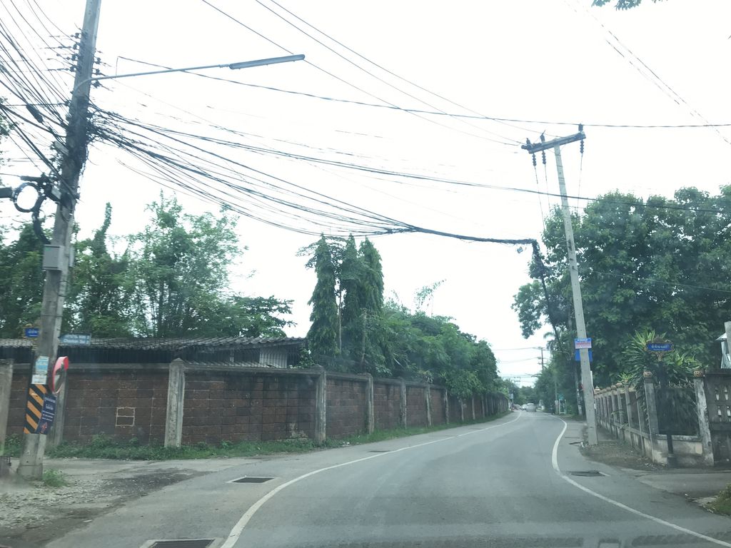 ภาพถนนตรงที่ ลานดาวบาร์ | Chiang Mai ตั้งอยู่ ถ่ายโดย prasert พ.ศ. 2561 (2018) · A street-level view of where ลานดาวบาร์ | Chiang Mai stands, by prasert in 2561 (2018)