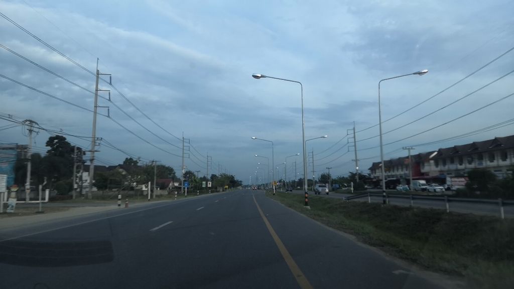 ภาพถนนตรงที่ คลินิกสัตว์สันผักหวาน ตั้งอยู่ ถ่ายโดย charlesano พ.ศ. 2561 (2018) · A street-level view of where คลินิกสัตว์สันผักหวาน · Sat San Phakwan Clinic stands, by charlesano in 2561 (2018)