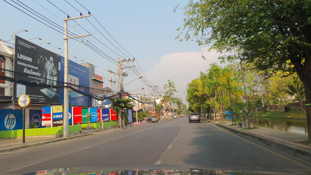 ภาพถนนตรงที่ RedStar Computer ตั้งอยู่ ถ่ายโดย jrcarlsen พ.ศ. 2565 (2022) · A street-level view of where RedStar Computer stands, by jrcarlsen in 2565 (2022)