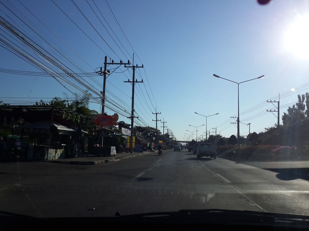 ภาพถนนตรงที่ ร้านข้าวฟูชูซิ ตั้งอยู่ ถ่ายโดย mishari พ.ศ. 2557 (2014) · A street-level view of where ร้านข้าวฟูชูซิ · Ran Khao Fu Chu Si stands, by mishari in 2557 (2014)