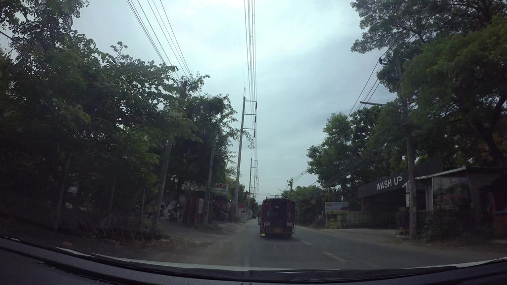 ภาพถนนตรงที่ ใหม่สูง คาราโอเกะ ตั้งอยู่ ถ่ายโดย kaart_3 พ.ศ. 2562 (2019) · A street-level view of where ใหม่สูง คาราโอเกะ · Maisung Kharaoke stands, by kaart_3 in 2562 (2019)