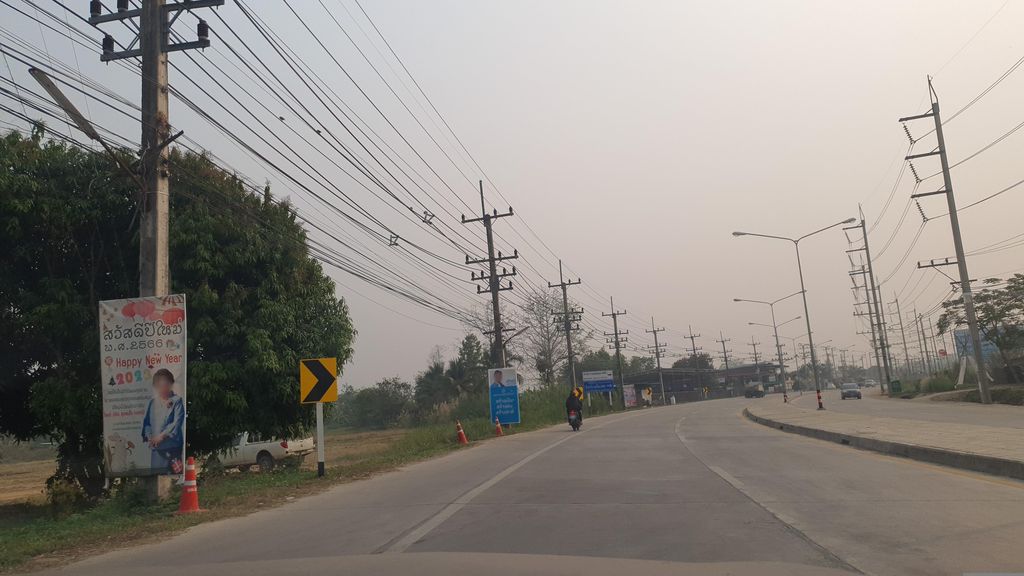 ภาพถนนตรงที่ เทศบาลแม่ริม ตั้งอยู่ ถ่ายโดย jrcarlsen พ.ศ. 2566 (2023) · A street-level view of where เทศบาลแม่ริม · Mae Rim Municipality stands, by jrcarlsen in 2566 (2023)