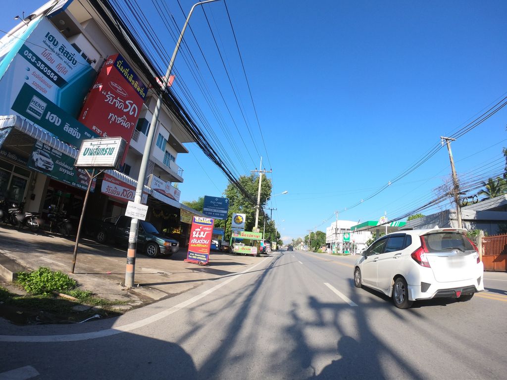 ภาพถนนตรงที่ บ้านสันทราย ตั้งอยู่ ถ่ายโดย chanuwath_grab พ.ศ. 2562 (2019) · A street-level view of where บ้านสันทราย · Ban San Sai stands, by chanuwath_grab in 2562 (2019)