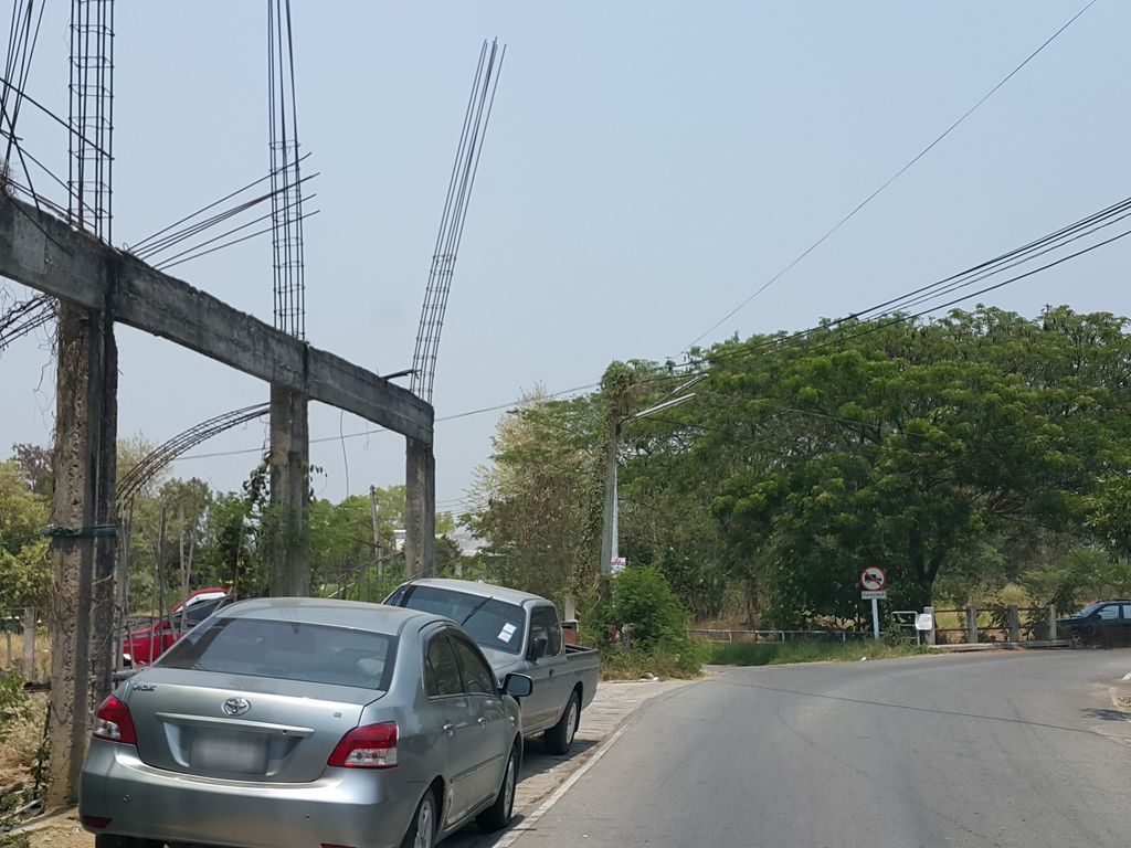 ภาพถนนตรงที่ ประตูรีโมทเชียงใหม่ ประตูอัตโนมัติ ประตูรั้วรีโมท ประตูรีโมทราคาถูก ตั้งอยู่ ถ่ายโดย jrcarlsen พ.ศ. 2559 (2016) · A street-level view of where ประตูรีโมทเชียงใหม่ ประตูอัตโนมัติ ประตูรั้วรีโมท ประตูรีโมทราคาถูก · Praturimot Chiang Mai Pratu Atnomati Pratu Rua Rimot Praturimot Rakhathuk stands, by jrcarlsen in 2559 (2016)