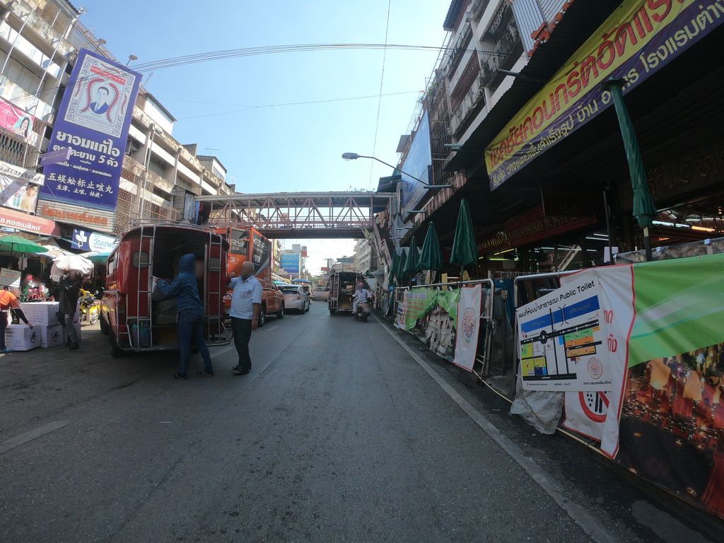 ภาพถนนตรงที่ Sang Petch ตั้งอยู่ ถ่ายโดย chanuwath_grab พ.ศ. 2562 (2019) · A street-level view of where Sang Petch stands, by chanuwath_grab in 2562 (2019)