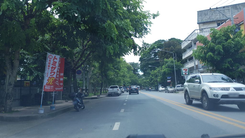 ภาพถนนตรงที่ Heyday Cafe ตั้งอยู่ ถ่ายโดย silamanee พ.ศ. 2561 (2018) · A street-level view of where Heyday Cafe stands, by silamanee in 2561 (2018)