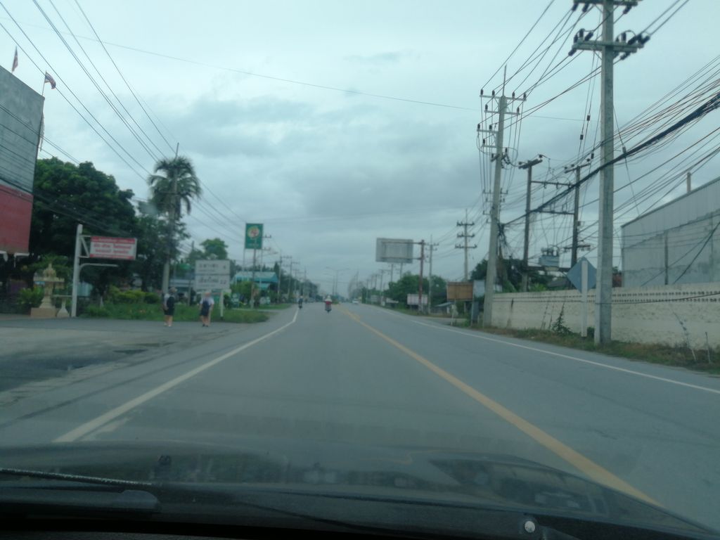 ภาพถนนตรงที่ สล่ากาแฟ ตั้งอยู่ ถ่ายโดย chanon พ.ศ. 2561 (2018) · A street-level view of where สล่ากาแฟ · Salakafae stands, by chanon in 2561 (2018)