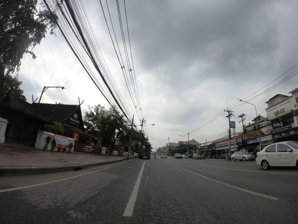 ภาพถนนตรงที่ Absolute studio Chiangmai ตั้งอยู่ ถ่ายโดย chanuwath_grab พ.ศ. 2562 (2019) · A street-level view of where Absolute studio Chiangmai stands, by chanuwath_grab in 2562 (2019)