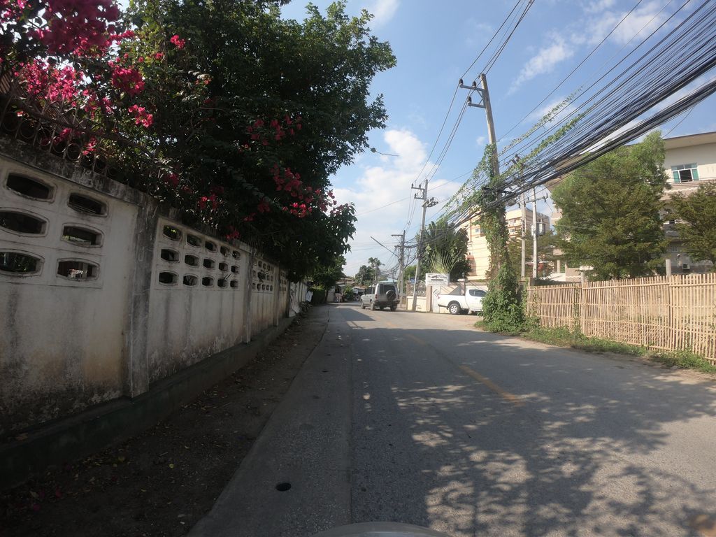 ภาพถนนตรงที่ บริดจสโตน เอ.ซี.ที -ประเทศไทย สาขา เชียงใหม่,ร้านยางรถยนต์เชียงใหม่ ตั้งอยู่ ถ่ายโดย chanuwath_grab พ.ศ. 2562 (2019) · A street-level view of where บริดจสโตน เอ.ซี.ที -ประเทศไทย สาขา เชียงใหม่,ร้านยางรถยนต์เชียงใหม่ · Britchotton A.C.thi -prathetthai Sakha Chiang Mai,ran Yang Rathayon Chiang Mai stands, by chanuwath_grab in 2562 (2019)
