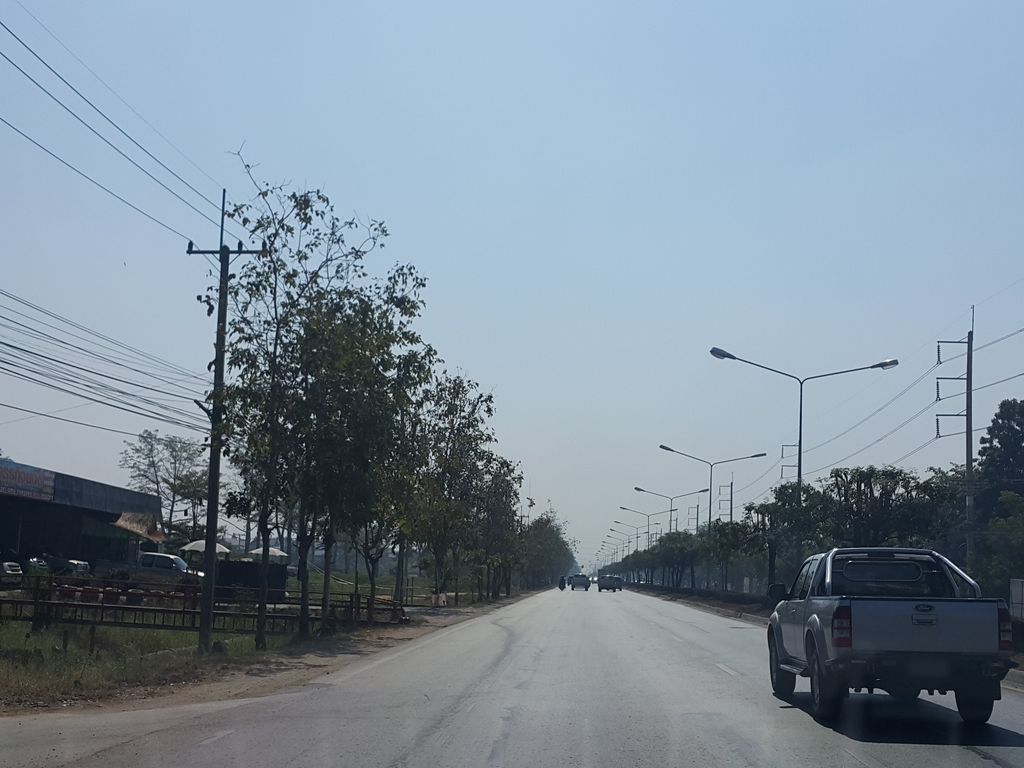ภาพถนนตรงที่ ชาลีคาร์ พรีเมียม ตั้งอยู่ ถ่ายโดย jrcarlsen พ.ศ. 2559 (2016) · A street-level view of where ชาลีคาร์ พรีเมียม · Chalikha Phrimiam stands, by jrcarlsen in 2559 (2016)