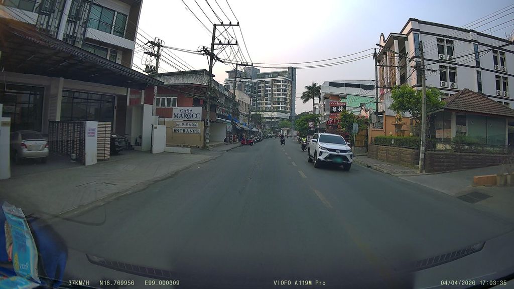 ภาพถนนตรงที่ ร้านโจ๊กไก่ กระเพาะปลา อิสลาม ตั้งอยู่ ถ่ายโดย ThailandCambodia พ.ศ. 2569 (2026) · A street-level view of where ร้านโจ๊กไก่ กระเพาะปลา อิสลาม · Ran Chok Kai Kraphopla Islamic stands, by ThailandCambodia in 2569 (2026)