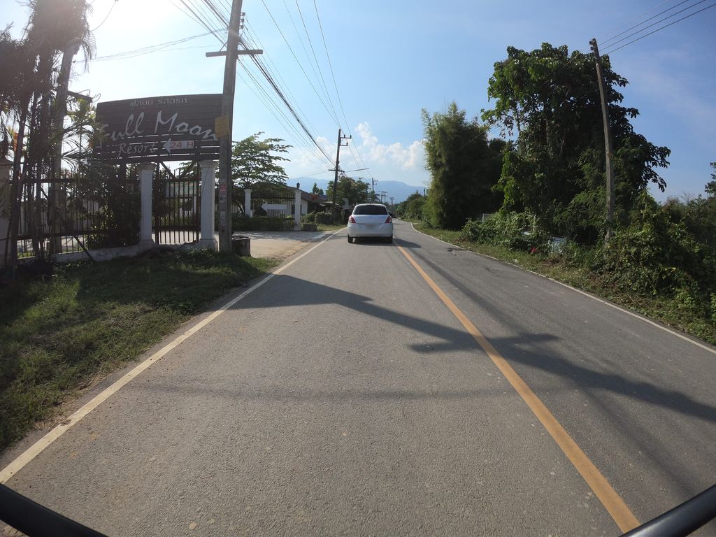ภาพถนนตรงที่ PHA Coffee & Bar ตั้งอยู่ ถ่ายโดย chanuwath_grab พ.ศ. 2562 (2019) · A street-level view of where PHA Coffee & Bar stands, by chanuwath_grab in 2562 (2019)