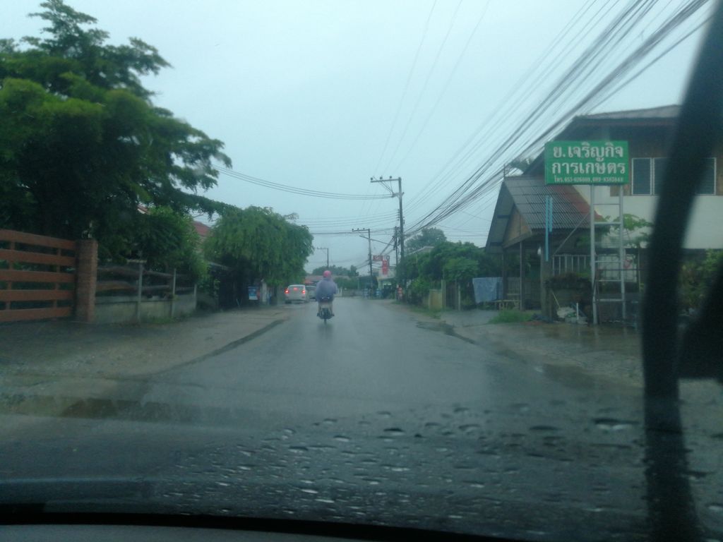 ภาพถนนตรงที่ ร้านย.เจริญกิจการเกษตร ตั้งอยู่ ถ่ายโดย chanon พ.ศ. 2561 (2018) · A street-level view of where ร้านย.เจริญกิจการเกษตร · Ran Ya.Charoen Kit Kan Kaset stands, by chanon in 2561 (2018)