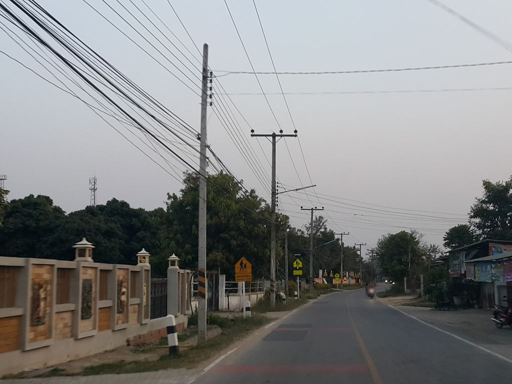 ภาพถนนตรงที่ Butsaba Garden Resort ตั้งอยู่ ถ่ายโดย jrcarlsen พ.ศ. 2559 (2016) · A street-level view of where Butsaba Garden Resort stands, by jrcarlsen in 2559 (2016)