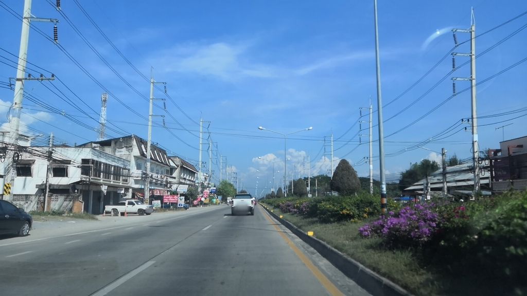 ภาพถนนตรงที่ ขายรถมือสอง เชียงใหม่ เต็นท์ A K car ตั้งอยู่ ถ่ายโดย charlesano พ.ศ. 2561 (2018) · A street-level view of where ขายรถมือสอง เชียงใหม่ เต็นท์ A K car stands, by charlesano in 2561 (2018)