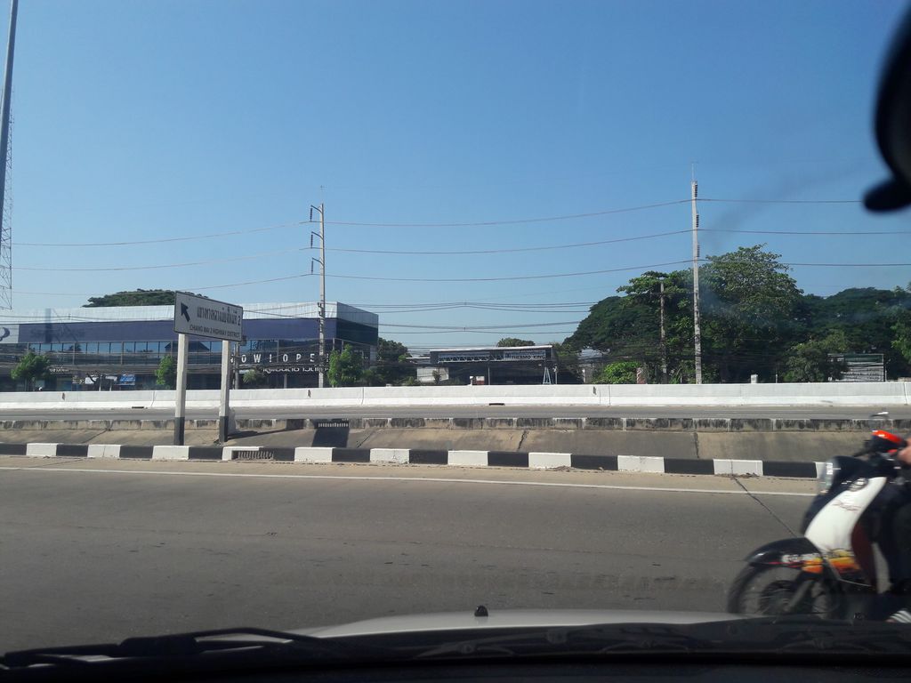 ภาพถนนตรงที่ Honda ตั้งอยู่ ถ่ายโดย noochjaree พ.ศ. 2561 (2018) · A street-level view of where Honda stands, by noochjaree in 2561 (2018)