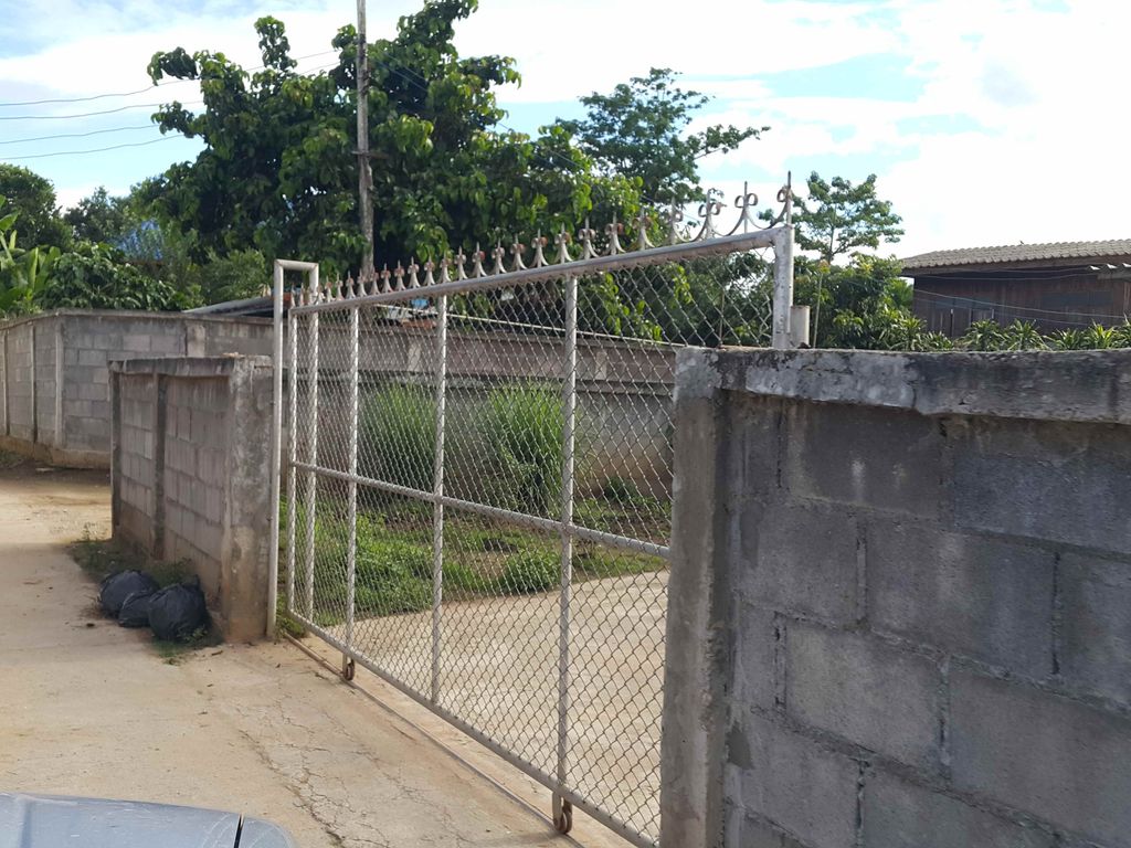 ภาพถนนตรงที่ บ้านสันหนอง ตั้งอยู่ ถ่ายโดย jrcarlsen พ.ศ. 2558 (2015) · A street-level view of where บ้านสันหนอง · Ban San Nong stands, by jrcarlsen in 2558 (2015)