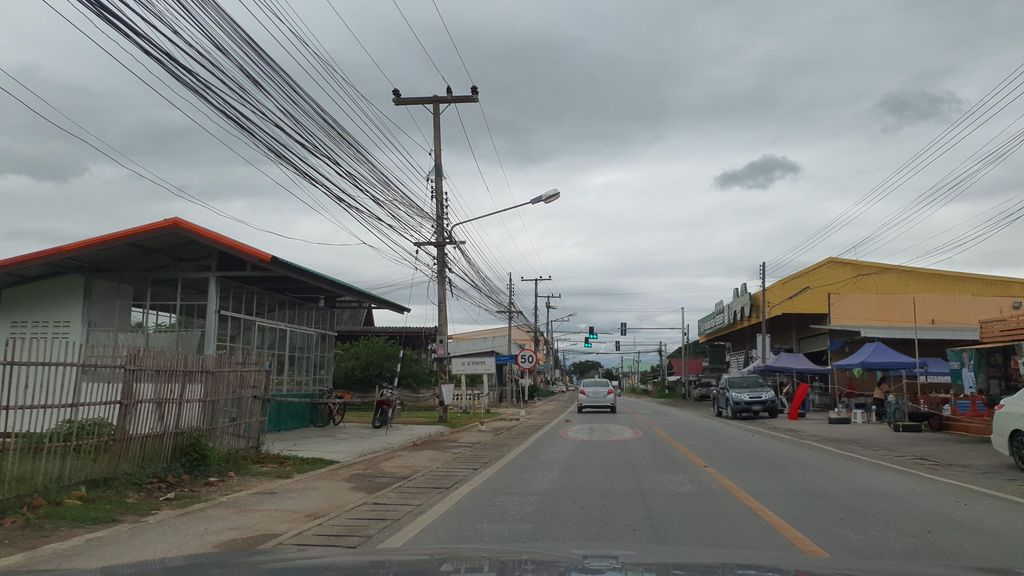 ภาพถนนตรงที่ อยู่เจริญ การค้า ตั้งอยู่ ถ่ายโดย jrcarlsen พ.ศ. 2564 (2021) · A street-level view of where อยู่เจริญ การค้า · Yucherin Kankha stands, by jrcarlsen in 2564 (2021)