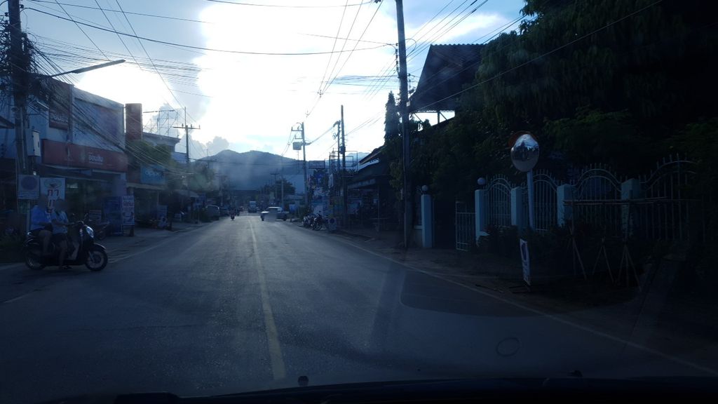 ภาพถนนตรงที่ ชลธารการค้า ตั้งอยู่ ถ่ายโดย silamanee พ.ศ. 2561 (2018) · A street-level view of where ชลธารการค้า · Chonthankankha stands, by silamanee in 2561 (2018)