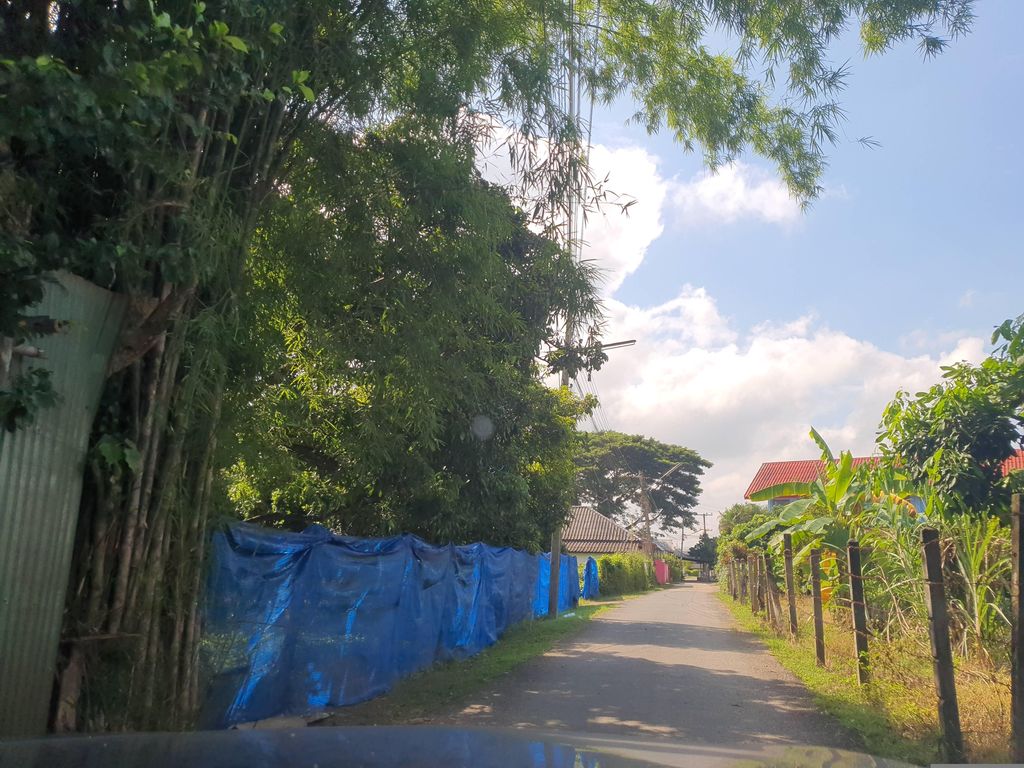 ภาพถนนตรงที่ บ้านแม่อุ่นเรือน ศูนย์อบรมฟื้นฟูสุขภาพองค์รวม เชียงใหม่ ตั้งอยู่ ถ่ายโดย jrcarlsen พ.ศ. 2566 (2023) · A street-level view of where บ้านแม่อุ่นเรือน ศูนย์อบรมฟื้นฟูสุขภาพองค์รวม เชียงใหม่ · Ban Mae Un Ruean Sun Abrom Fuenfu Sukkhaphap Ong Ruam Chiang Mai stands, by jrcarlsen in 2566 (2023)