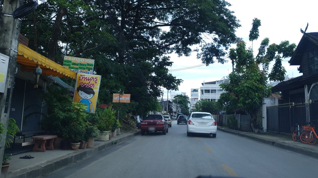 ภาพถนนตรงที่ บ้านครูอาร์ตติวเตอร์ ตั้งอยู่ ถ่ายโดย silamanee พ.ศ. 2561 (2018) · A street-level view of where บ้านครูอาร์ตติวเตอร์ · Ban Khru Art Tio Toe stands, by silamanee in 2561 (2018)