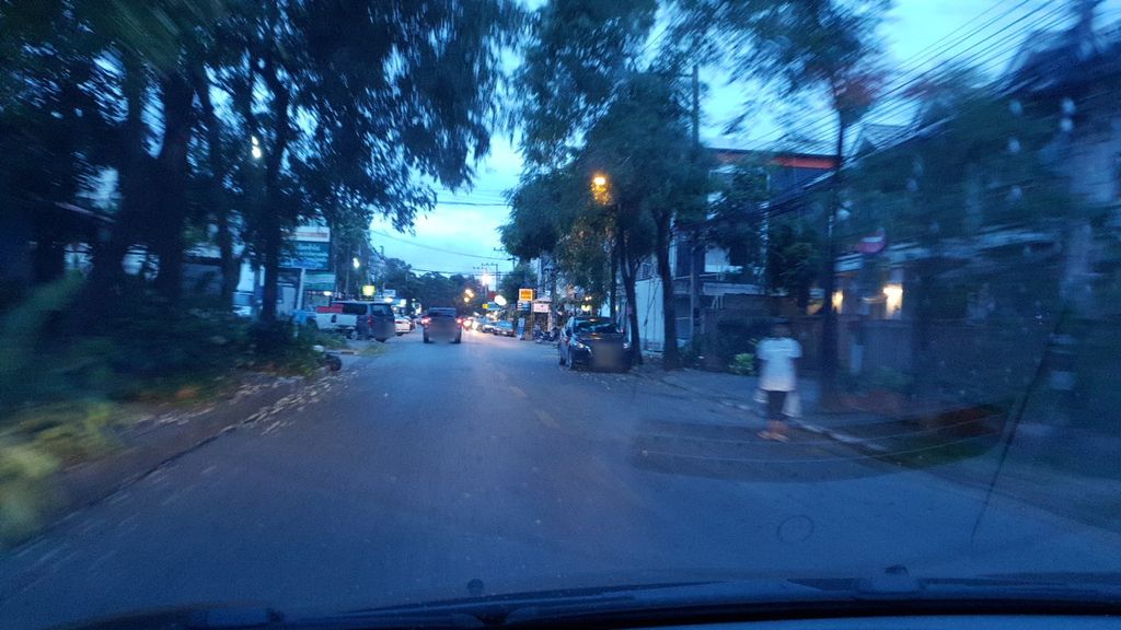 ภาพถนนตรงที่ ทัศนีย์คอร์ท ตั้งอยู่ ถ่ายโดย silamanee พ.ศ. 2561 (2018) · A street-level view of where ทัศนีย์คอร์ท · Thatnikot stands, by silamanee in 2561 (2018)