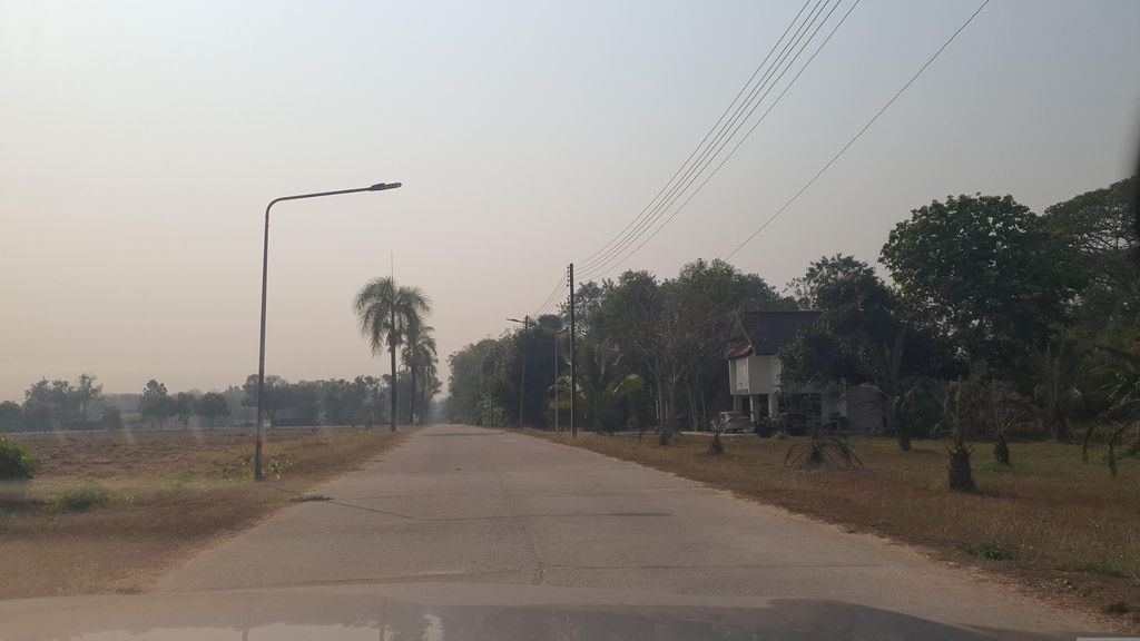 ภาพถนนตรงที่ แก่นชัย ตั้งอยู่ ถ่ายโดย jrcarlsen พ.ศ. 2566 (2023) · A street-level view of where แก่นชัย · Kaenchai stands, by jrcarlsen in 2566 (2023)