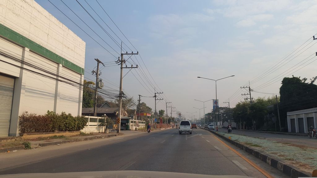 ภาพถนนตรงที่ Major เชียงใหม่ ตั้งอยู่ ถ่ายโดย jrcarlsen พ.ศ. 2566 (2023) · A street-level view of where Major เชียงใหม่ stands, by jrcarlsen in 2566 (2023)
