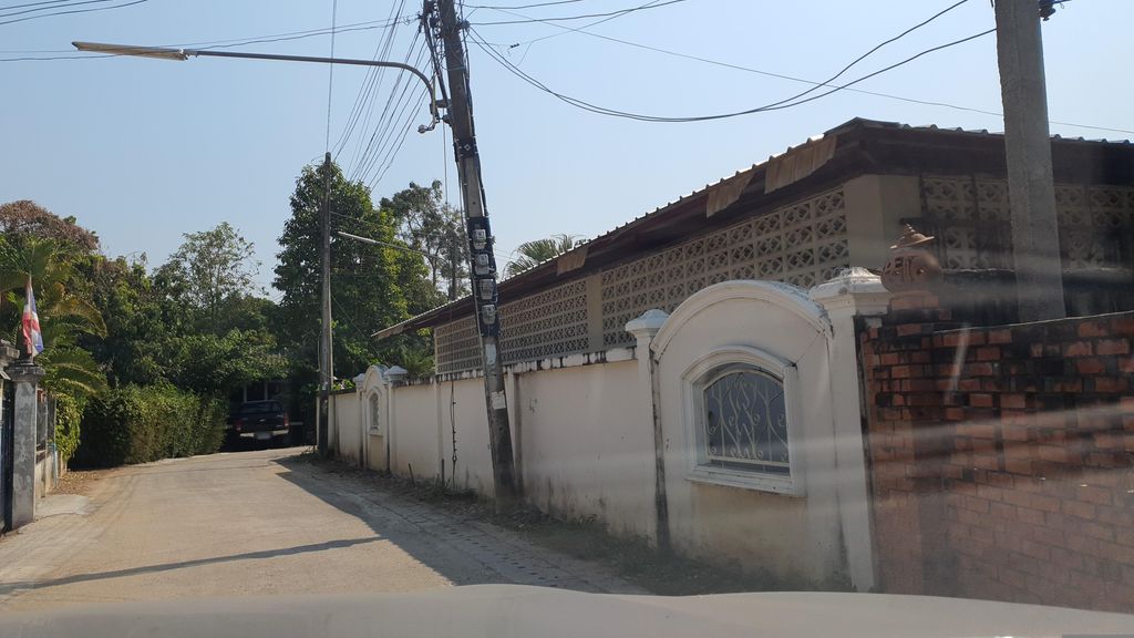 ภาพถนนตรงที่ CT MoTo Service ตั้งอยู่ ถ่ายโดย jrcarlsen พ.ศ. 2566 (2023) · A street-level view of where CT MoTo Service stands, by jrcarlsen in 2566 (2023)