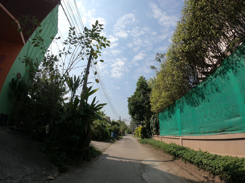 ภาพถนนตรงที่ Nandamalee Place Apartment   นันทมาลี เพลส อพาทเม้นท์ ตั้งอยู่ ถ่ายโดย chanuwath_grab พ.ศ. 2562 (2019) · A street-level view of where Nandamalee Place Apartment   นันทมาลี เพลส อพาทเม้นท์ stands, by chanuwath_grab in 2562 (2019)