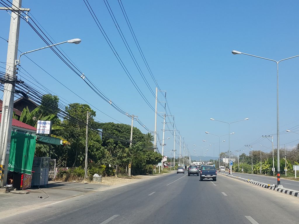 ภาพถนนตรงที่ At Sticker Maetang ตั้งอยู่ ถ่ายโดย jrcarlsen พ.ศ. 2558 (2015) · A street-level view of where At Sticker Maetang stands, by jrcarlsen in 2558 (2015)