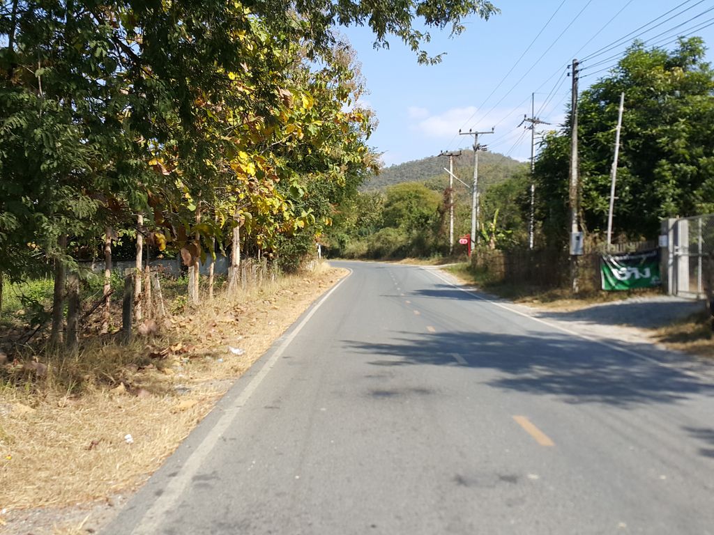 ภาพถนนตรงที่ สุราสิวะดี-ฮิมดอย ตั้งอยู่ ถ่ายโดย jrcarlsen พ.ศ. 2558 (2015) · A street-level view of where สุราสิวะดี-ฮิมดอย · Surasiodi-himdoi stands, by jrcarlsen in 2558 (2015)