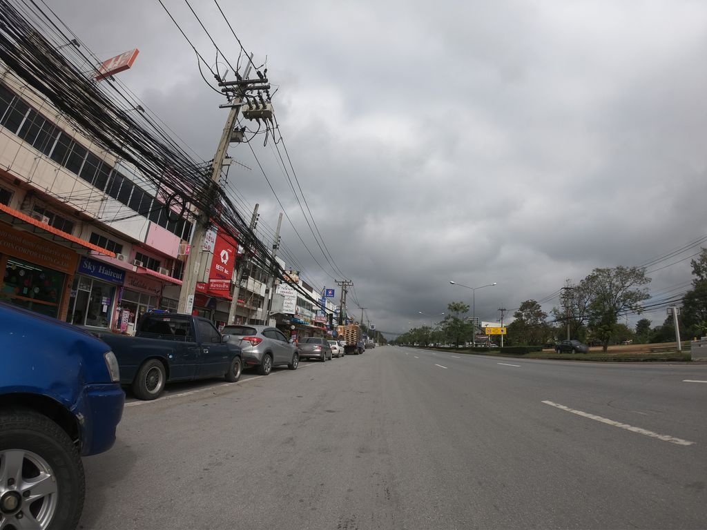 ภาพถนนตรงที่ Candice Clinic ตั้งอยู่ ถ่ายโดย chanuwath_grab พ.ศ. 2562 (2019) · A street-level view of where Candice Clinic stands, by chanuwath_grab in 2562 (2019)