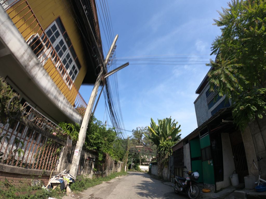 ภาพถนนตรงที่ รักษาสัตว์ "The Pet Clinic" ตั้งอยู่ ถ่ายโดย chanuwath_grab พ.ศ. 2562 (2019) · A street-level view of where รักษาสัตว์ "The Pet Clinic" stands, by chanuwath_grab in 2562 (2019)