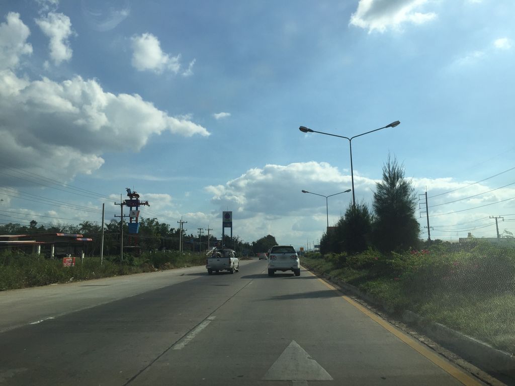 ภาพถนนตรงที่ Cowboy Resort ตั้งอยู่ ถ่ายโดย kyoko พ.ศ. 2561 (2018) · A street-level view of where Cowboy Resort stands, by kyoko in 2561 (2018)
