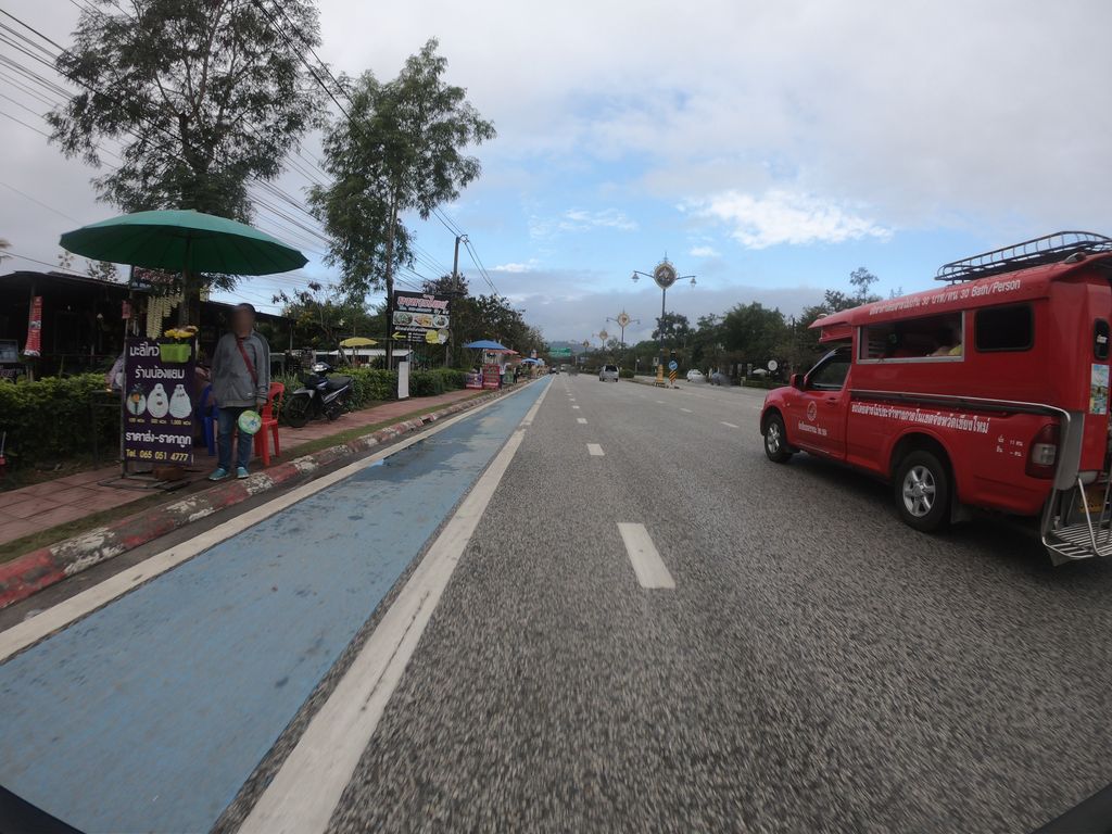 ภาพถนนตรงที่ Move On by yellow ตั้งอยู่ ถ่ายโดย chanuwath_grab พ.ศ. 2562 (2019) · A street-level view of where Move On by yellow stands, by chanuwath_grab in 2562 (2019)