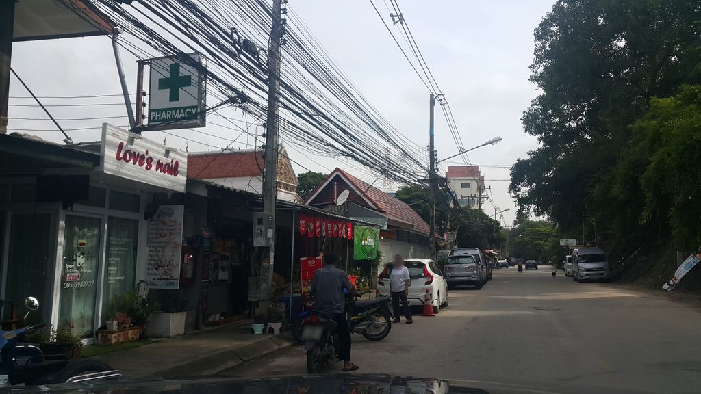 ภาพถนนตรงที่ J.A Massage ตั้งอยู่ ถ่ายโดย jrcarlsen พ.ศ. 2559 (2016) · A street-level view of where J.A Massage stands, by jrcarlsen in 2559 (2016)